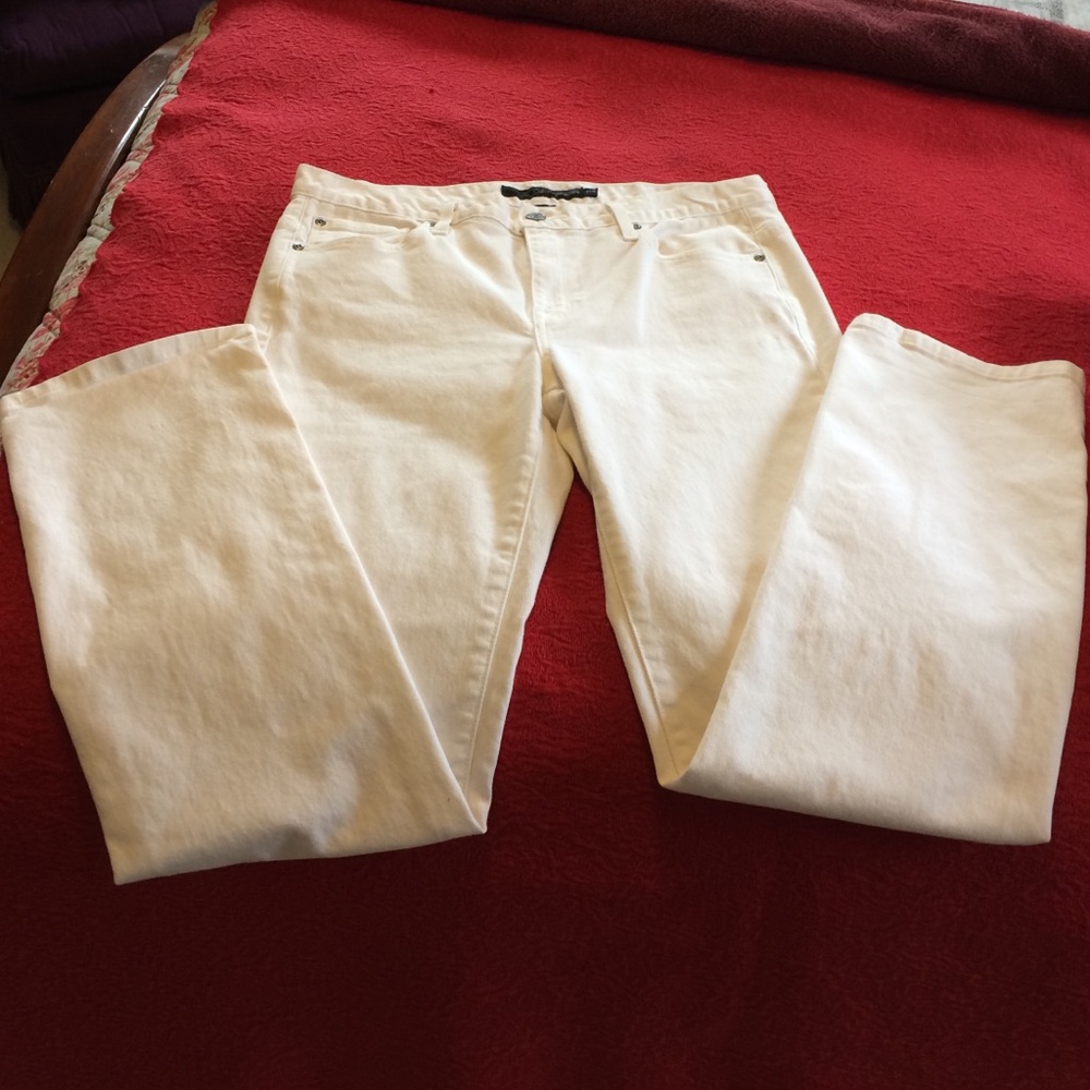 PRICE DROP!!⌚️⌚️!! Calvin Klein White Jeans